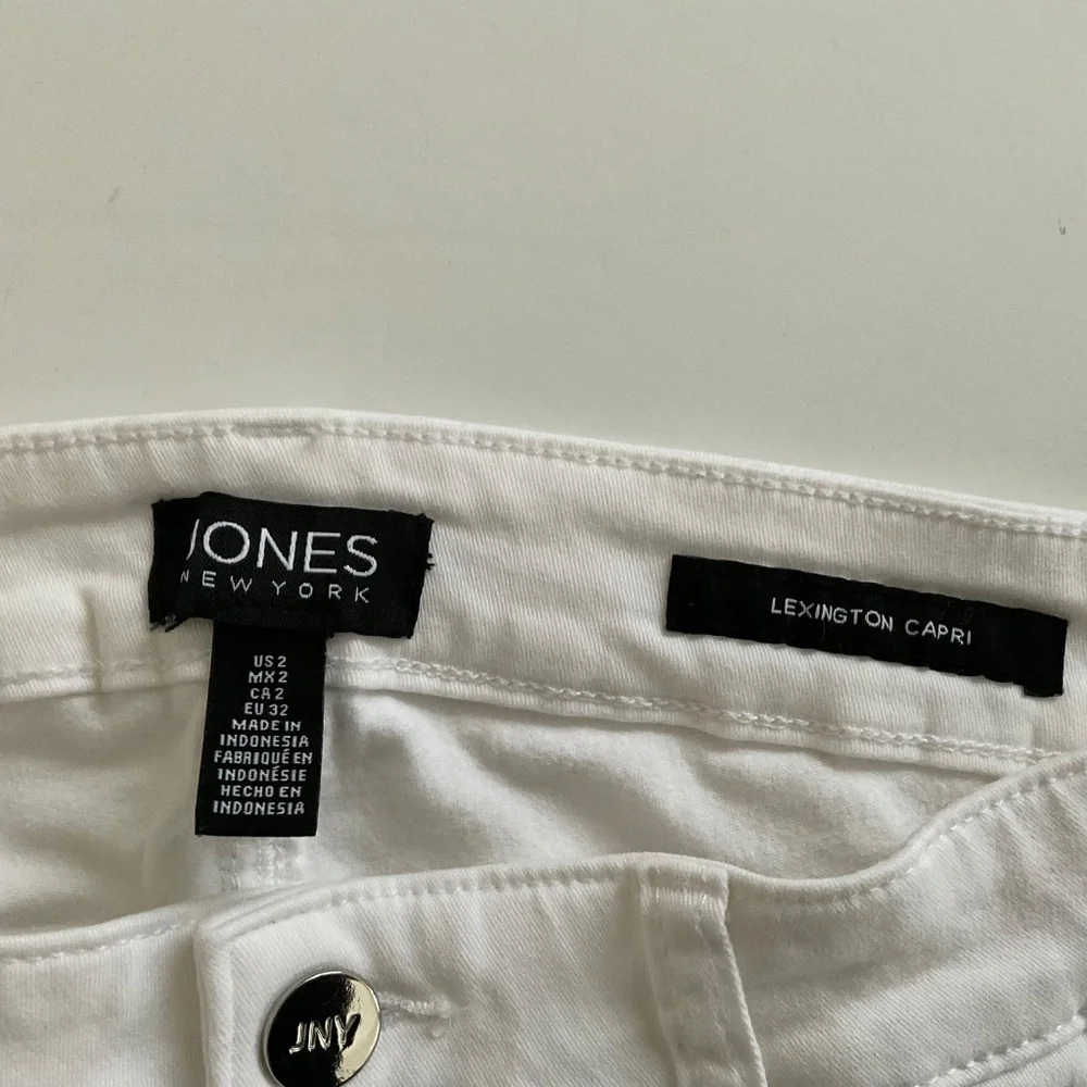 Jones NY Lexington Capri Pants Sz 2 White Slimming Classic Stretch Comfort Chic